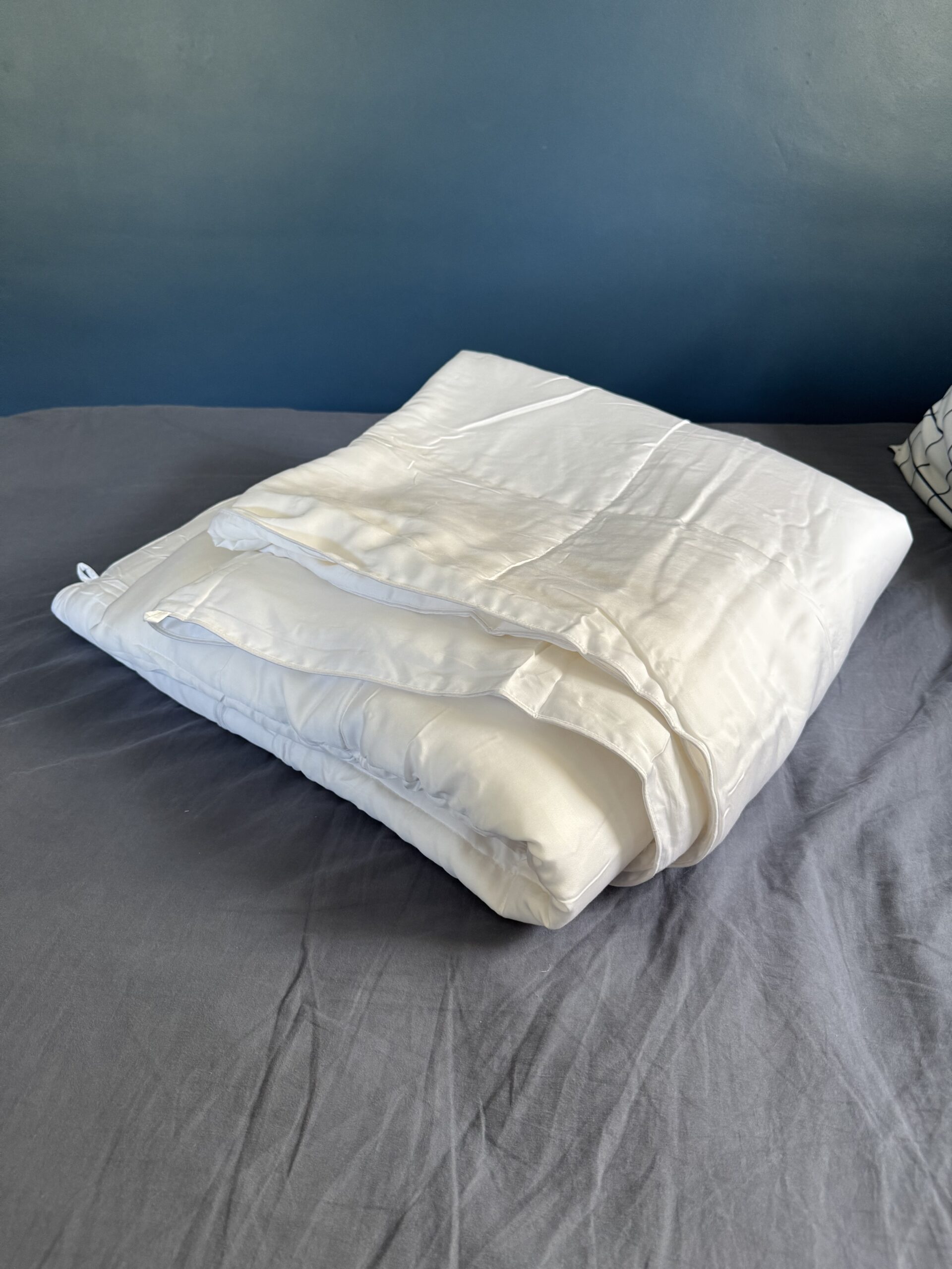 A SIJO comforter. 